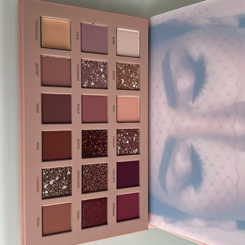 NWT HUDA BEAUTY NUDE EYESHADOW PALETTE